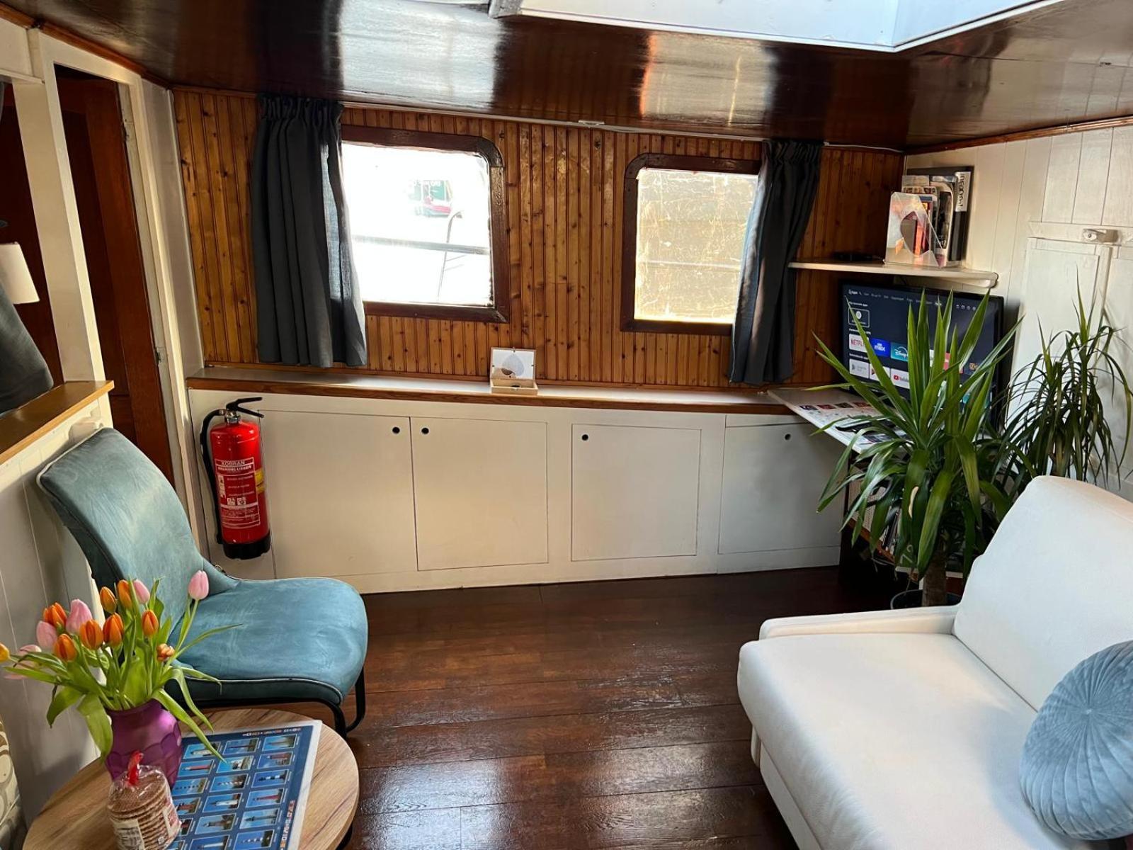 B&B Teddy "Prachtig Authentiek Woonschip Uit 1912, 15 Minuten Van Amsterdam" Wormer Экстерьер фото