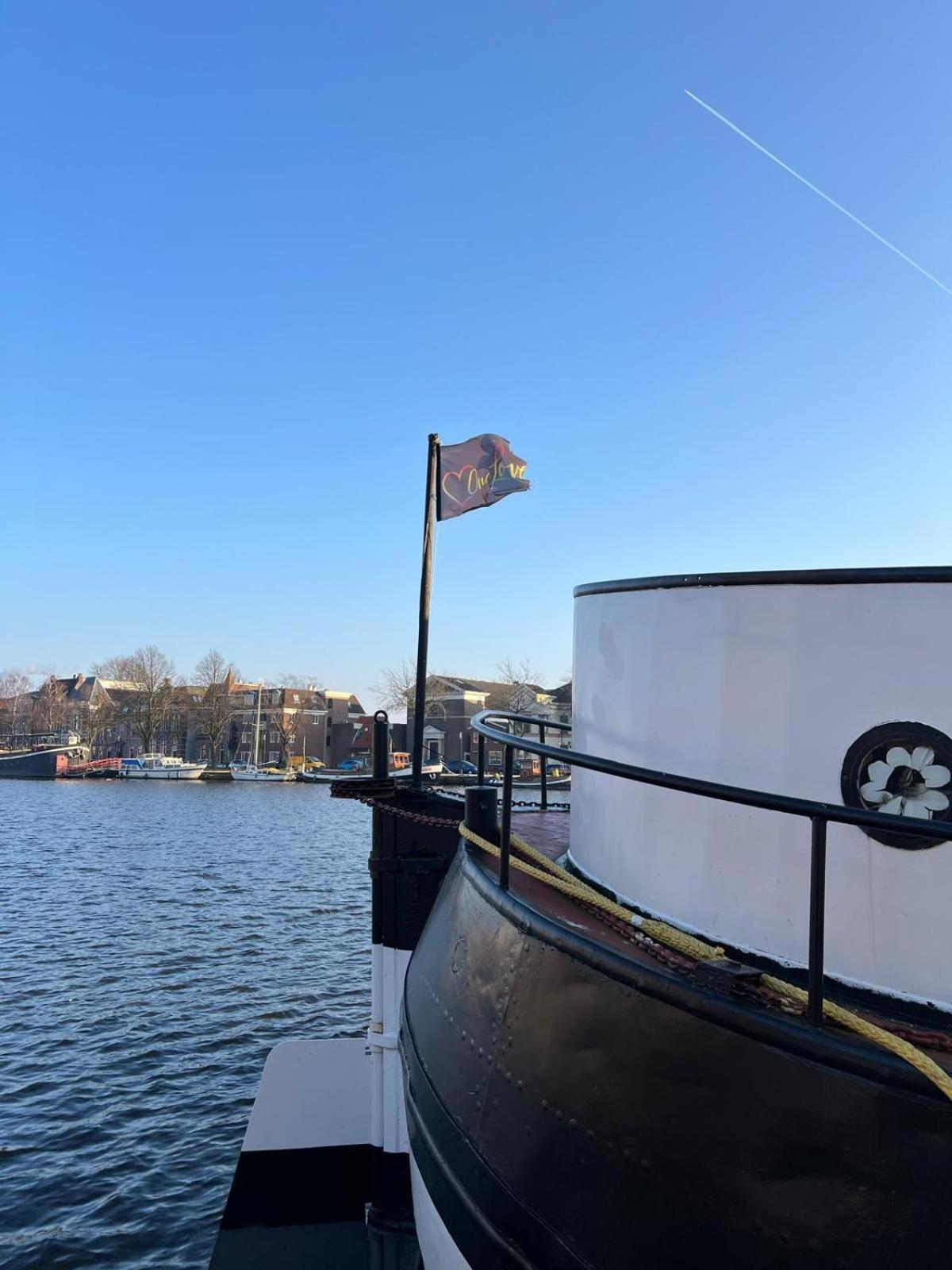 B&B Teddy "Prachtig Authentiek Woonschip Uit 1912, 15 Minuten Van Amsterdam" Wormer Экстерьер фото